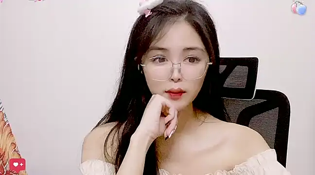 Snapshot of ---MIA--- chatting on 03.16.25 ---MIA--- online show from 03.16.25