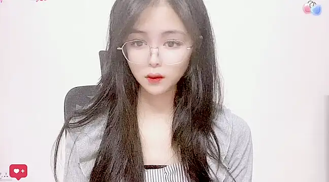 Snapshot of ---MIA--- chatting on 03.18.25 ---MIA--- online show from 03.18.25