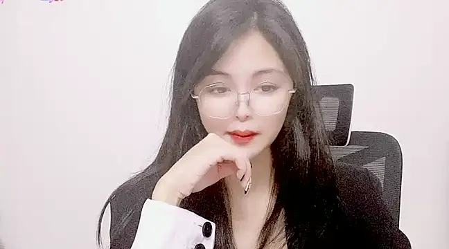 Snapshot of ---MIA--- chatting on 03.19.25 ---MIA--- online show from 03.19.25