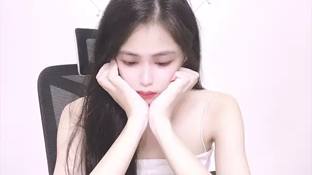 Snapshot of ---MIA--- chatting on 09.22.25 ---MIA--- online show from 09.22.25