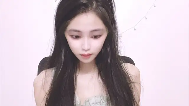 Snapshot of ---MIA--- chatting on 09.29.25 ---MIA--- online show from 09.29.25