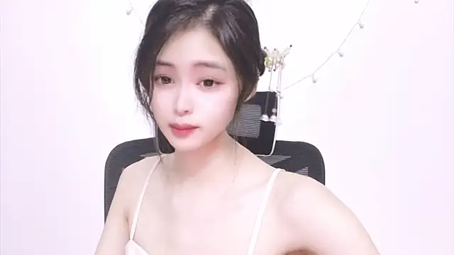 Snapshot of ---MIA--- chatting on 09.30.25 ---MIA--- online show from 09.30.25