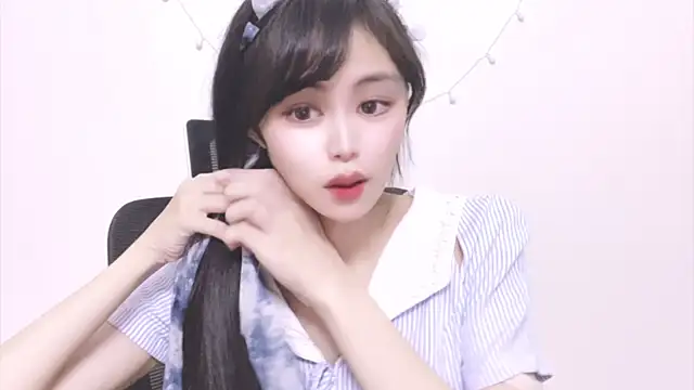 Snapshot of ---MIA--- chatting on 10.03.25 ---MIA--- online show from 10.03.25