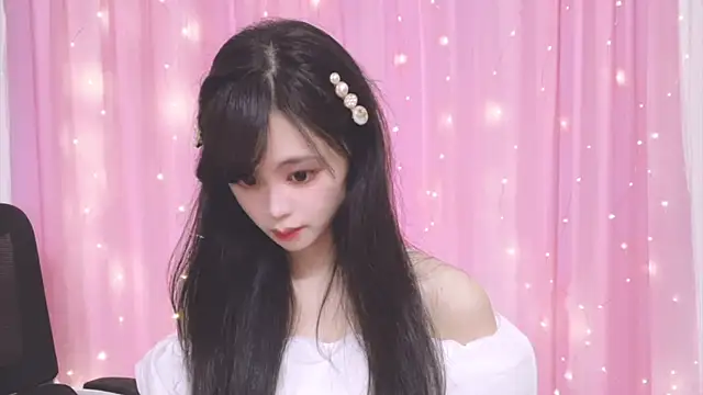 Snapshot of ---MIA--- chatting on 10.04.25 ---MIA--- online show from 10.04.25