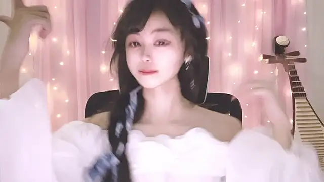 Snapshot of ---MIA--- chatting on 10.17.25 ---MIA--- online show from 10.17.25