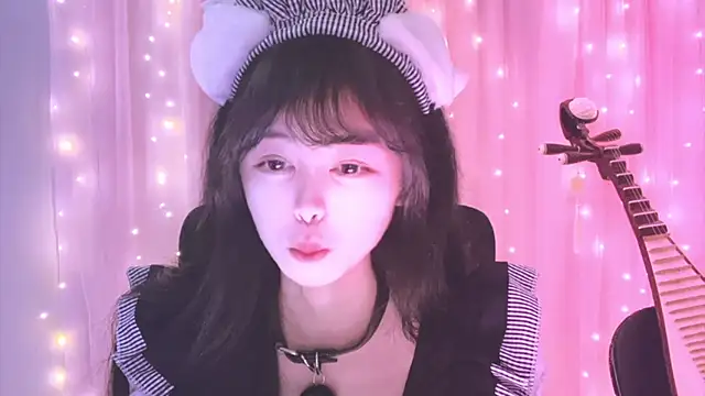 Snapshot of ---MIA--- chatting on 10.19.25 ---MIA--- online show from 10.19.25