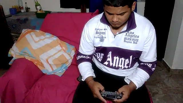 Snapshot of Boycuriousxxx chatting on 06.19.26 Boycuriousxxx online show from 06.19.26