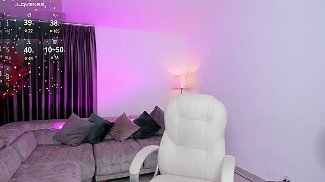 Snapshot of karlaa_james chatting on 01.18.25 karlaa james online show from 01.18.25