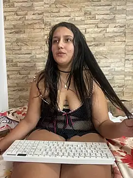 Snapshot of saray_gomez22 chatting on 12.15.24 saray gomez22 online show from 12.15.24