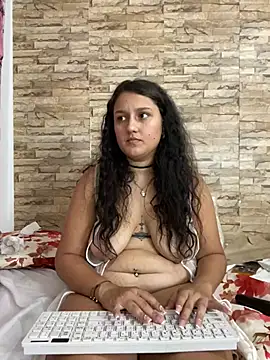 Snapshot of saray_gomez22 chatting on 12.16.24 saray gomez22 online show from 12.16.24
