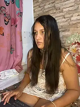 Snapshot of saray_gomez22 chatting on 12.21.24 saray gomez22 online show from 12.21.24
