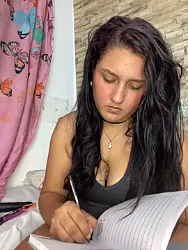 Snapshot of saray_gomez22 chatting on 12.30.24 saray gomez22 online show from 12.30.24