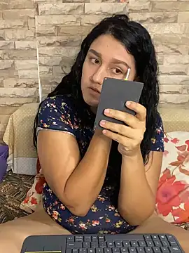 Snapshot of saray_gomez22 chatting on 02.14.25 saray gomez22 online show from 02.14.25
