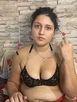 Snapshot of saray_gomez22 chatting on 02.15.25 saray gomez22 online show from 02.15.25