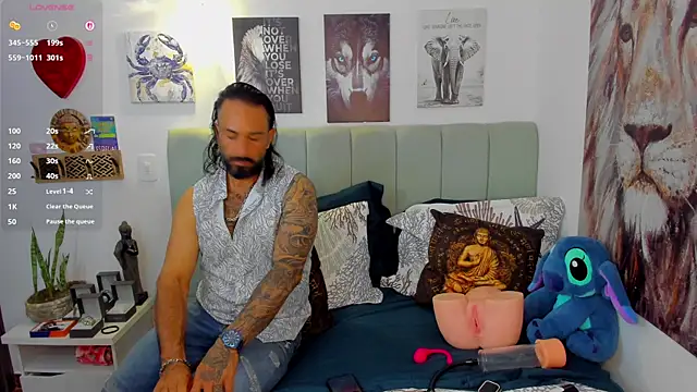 Snapshot of mr_maik chatting on 11.13.25 mr maik online show from 11.13.25