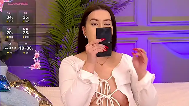 TrishaWinslet online show from 03.05.25