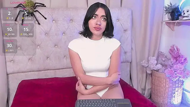 Snapshot of KasiaNoir_ chatting on 10.16.25 KasiaNoir online show from 10.16.25