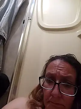 ILUV2TUCHMYKITTY online show from 10.20.25