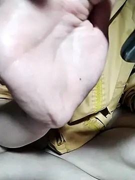 Snapshot of ngoclothingoc9en chatting on 03.12.25 ngoclothingoc9en online show from 03.12.25