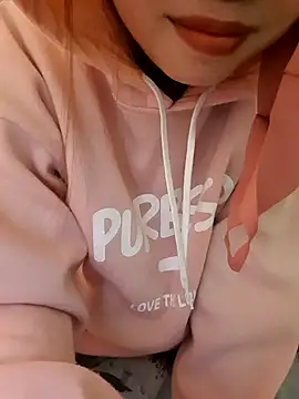 Snapshot of Shia011 chatting on 02.15.25 Shia011 online show from 02.15.25