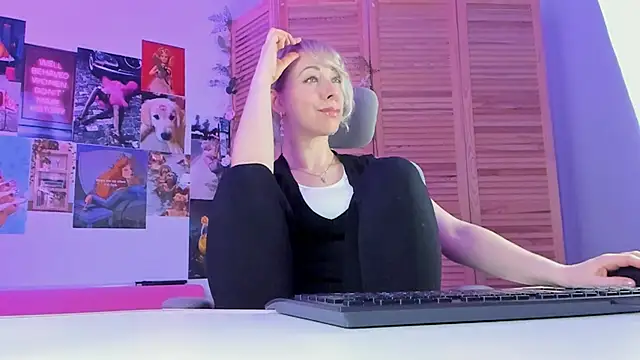 LylithSkye online show from 01.22.25