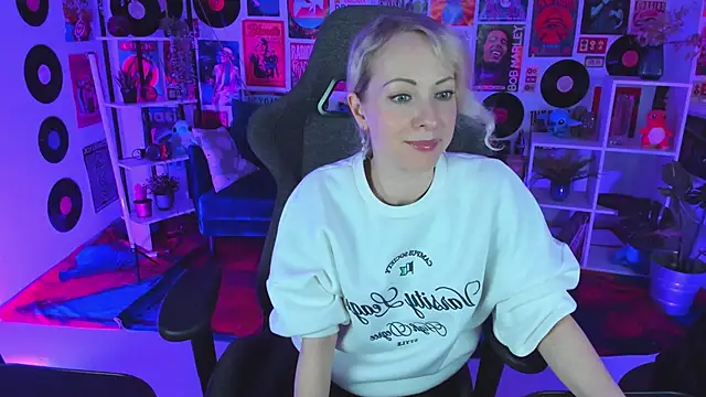 LylithSkye online show from 01.25.25