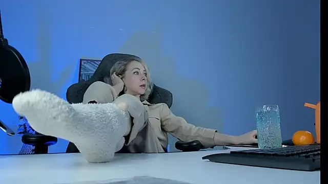 LylithSkye online show from 02.02.25