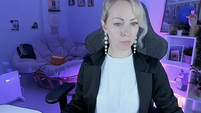 LylithSkye online show from 02.06.25