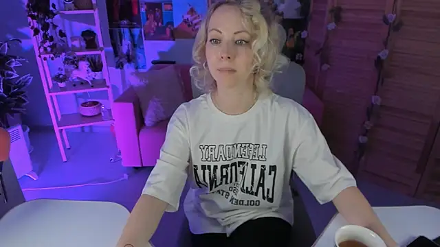 LylithSkye online show from 02.22.25