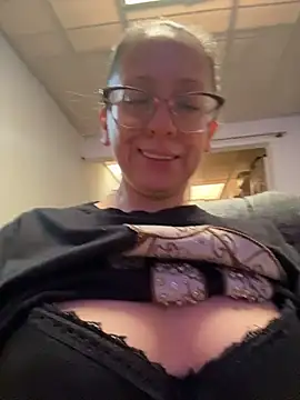 Snapshot of miss_hanna07 chatting on 10.17.25 miss hanna07 online show from 10.17.25