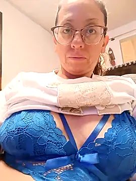 Snapshot of miss_hanna07 chatting on 10.28.25 miss hanna07 online show from 10.28.25