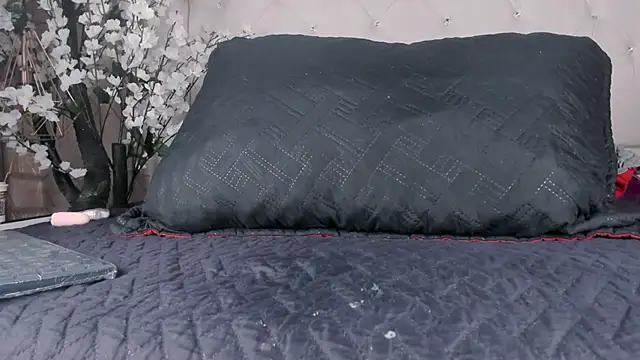 Annieefoxx online show from 02.21.25