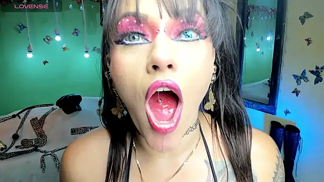 Snapshot of angelina_james_ chatting on 05.13.26 angelina james online show from 05.13.26
