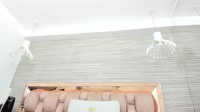 Snapshot of maddy_cartter chatting on 10.10.25 maddy cartter online show from 10.10.25