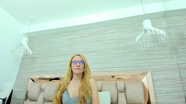 Snapshot of maddy_cartter chatting on 10.18.25 maddy cartter online show from 10.18.25