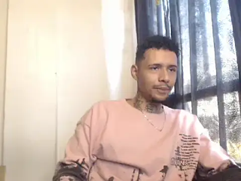 Snapshot of RickyGrey77 chatting on 12.11.24 RickyGrey77 online show from 12.11.24