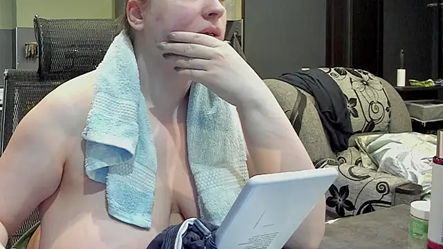 Snapshot of 1lindsey1 chatting on 02.11.25 1lindsey1 online show from 02.11.25