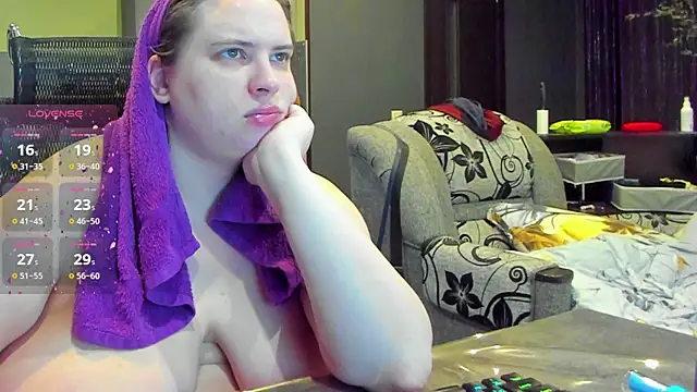 Snapshot of 1lindsey1 chatting on 09.13.25 1lindsey1 online show from 09.13.25