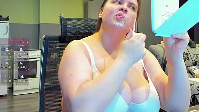 Snapshot of 1lindsey1 chatting on 09.28.25 1lindsey1 online show from 09.28.25