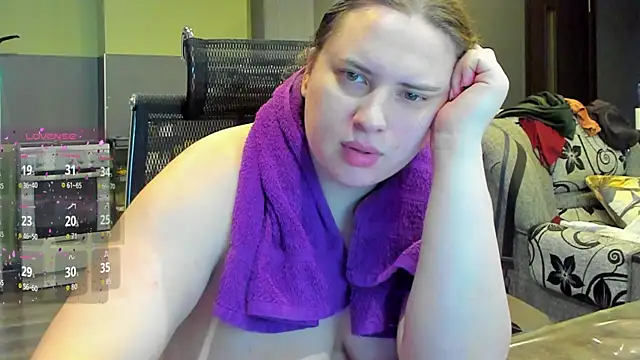 Snapshot of 1lindsey1 chatting on 10.02.25 1lindsey1 online show from 10.02.25