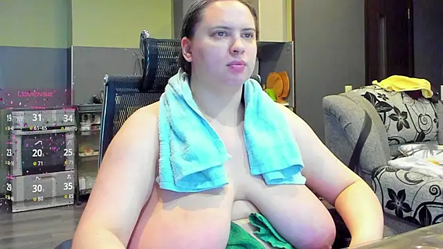 Snapshot of 1lindsey1 chatting on 10.10.25 1lindsey1 online show from 10.10.25