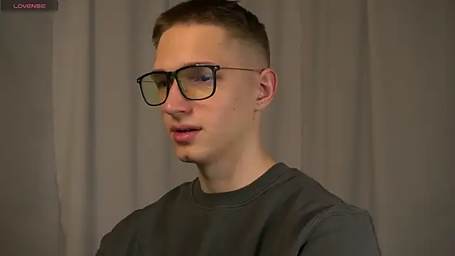 Snapshot of dustyn_fox chatting on 12.15.24 dustyn fox online show from 12.15.24