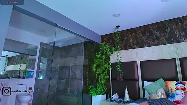 Snapshot of sophie_starx chatting on 12.14.24 sophie starx online show from 12.14.24