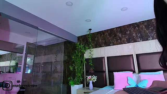 Snapshot of sophie_starx chatting on 01.09.25 sophie starx online show from 01.09.25