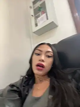 Effy Bonny online show from 02.11.25