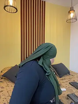 Snapshot of _Shara_Handal_ chatting on 10.11.25 Shara Handal online show from 10.11.25