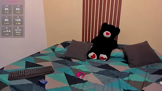 Snapshot of _Shara_Handal_ chatting on 10.19.25 Shara Handal online show from 10.19.25