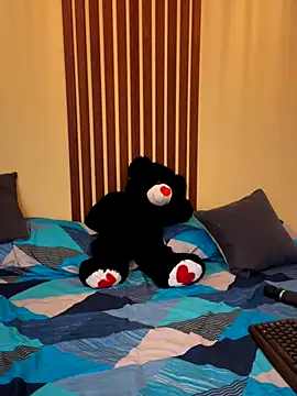 Snapshot of _Shara_Handal_ chatting on 10.25.25 Shara Handal online show from 10.25.25