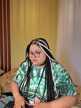 Snapshot of _Shara_Handal_ chatting on 10.30.25 Shara Handal online show from 10.30.25