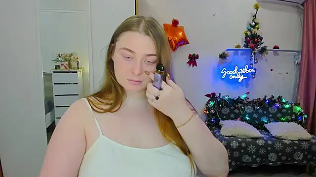 Snapshot of Demure_Smile chatting on 12.04.24 Demure Smile online show from 12.04.24